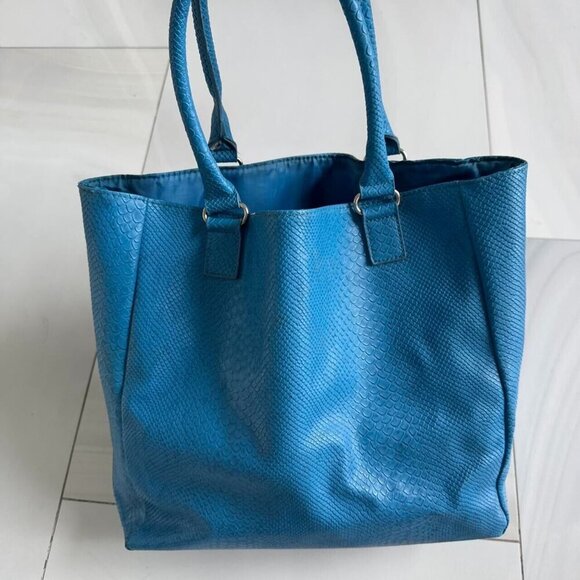 Large Blue Neiman Marcus Faux Snakeskin Tote Clean - Picture 3 of 8
